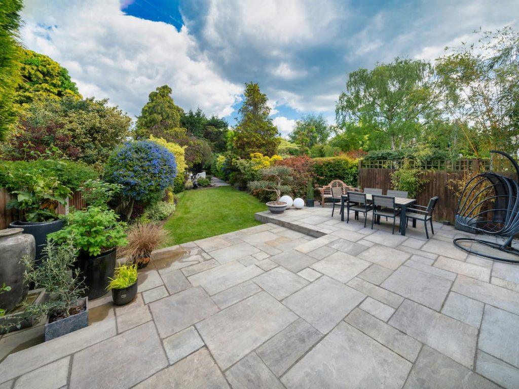 Landscaped Garden With Flag Stone Patio